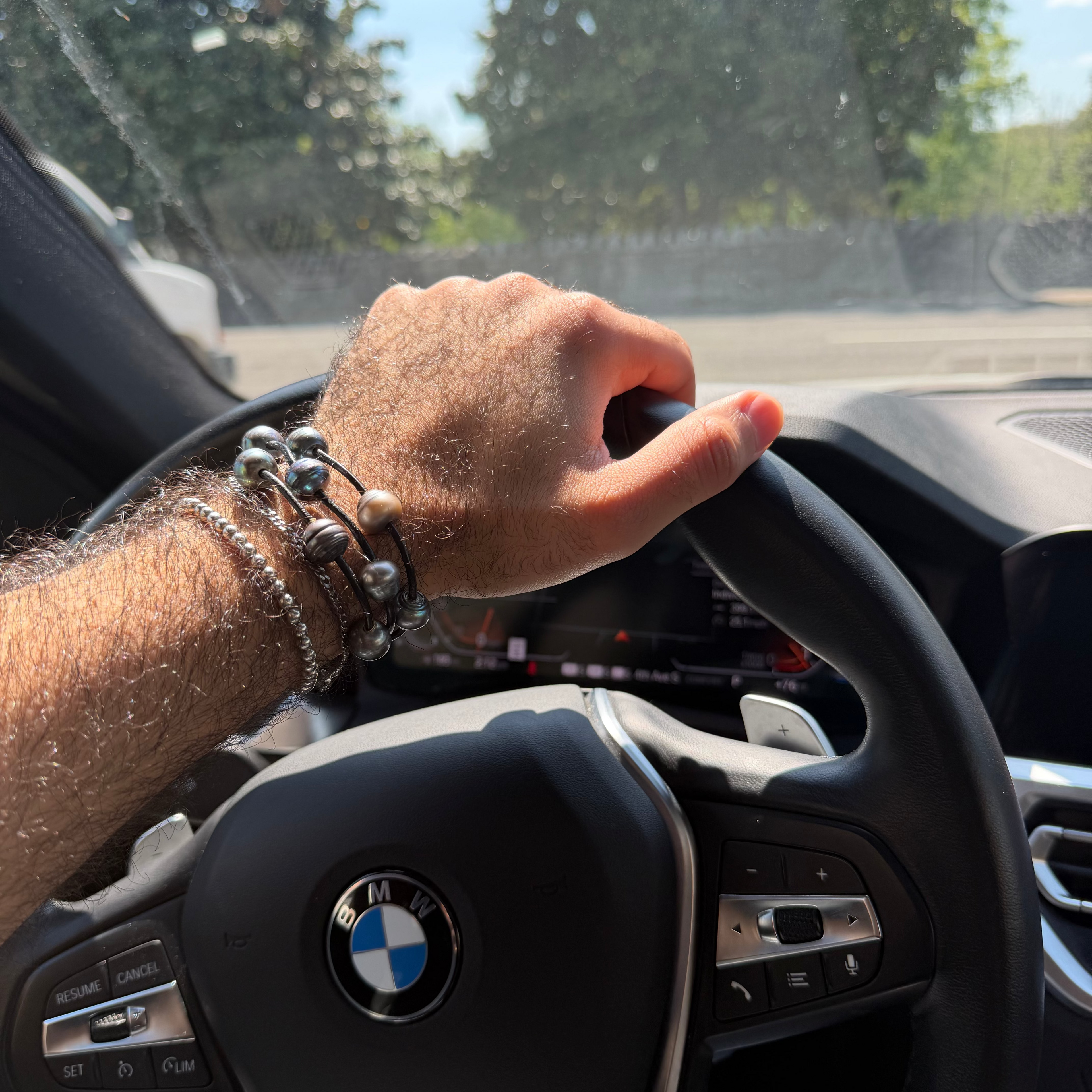 Leather and pearl bracelet