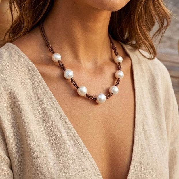 Leather and pearl Necklace